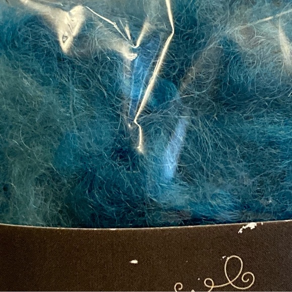 6 Dimensions FeltWorks 100% Wool Turquoise Curly Roving 0.25oz Needle Felting - Picture 3 of 15